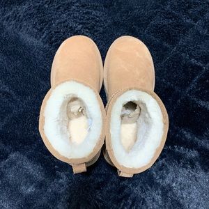 UGG Classic Mini